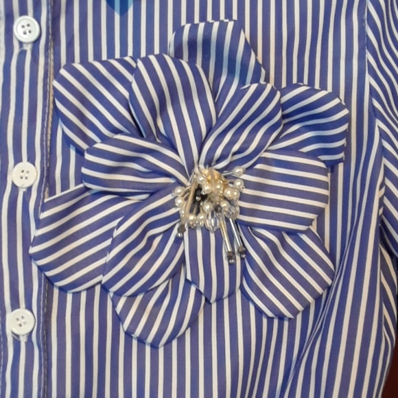 Chic Blouse - Picture 6 of 6